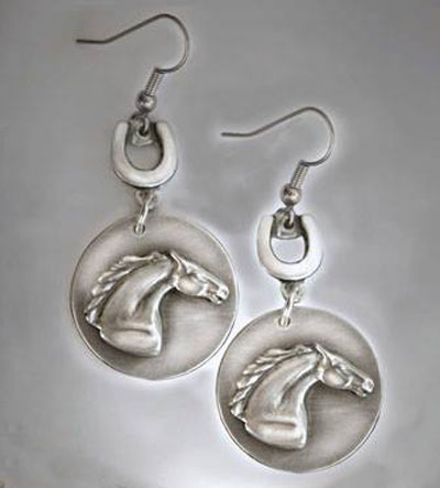 Pewter horse head with horseshoes earrings.