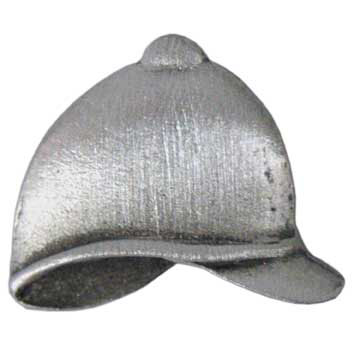 English Riding Hat / Helmut Lapel Pin
