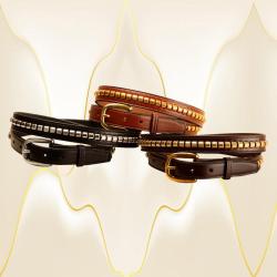 Leather belt with metal clinchers in brass or silver.