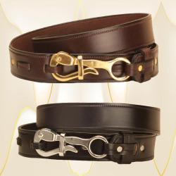 Bridle leather belt with a pelican hook buckle.